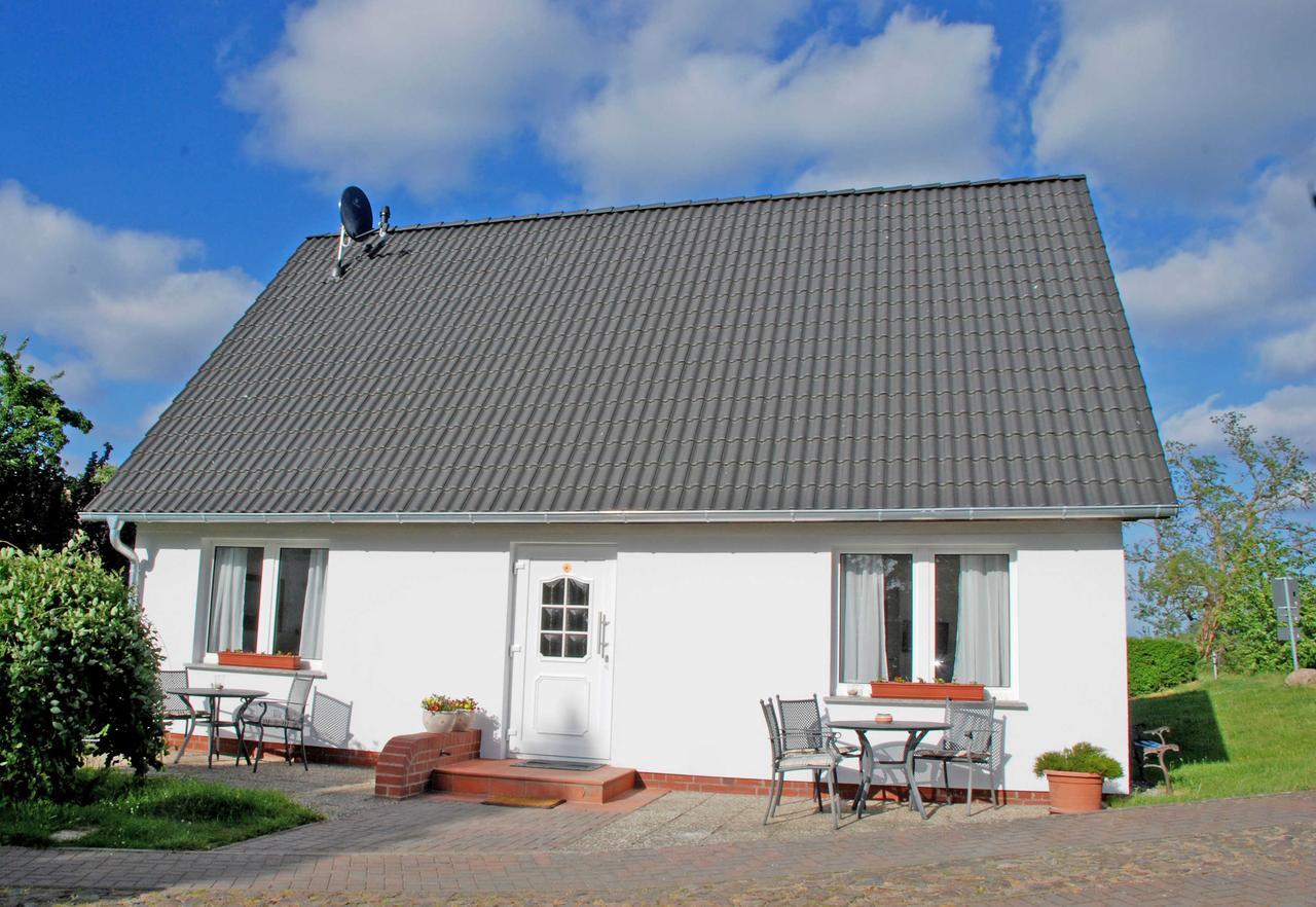 Ferienwohnungen Im Haus Am Deich Middelhagen Eksteriør bilde